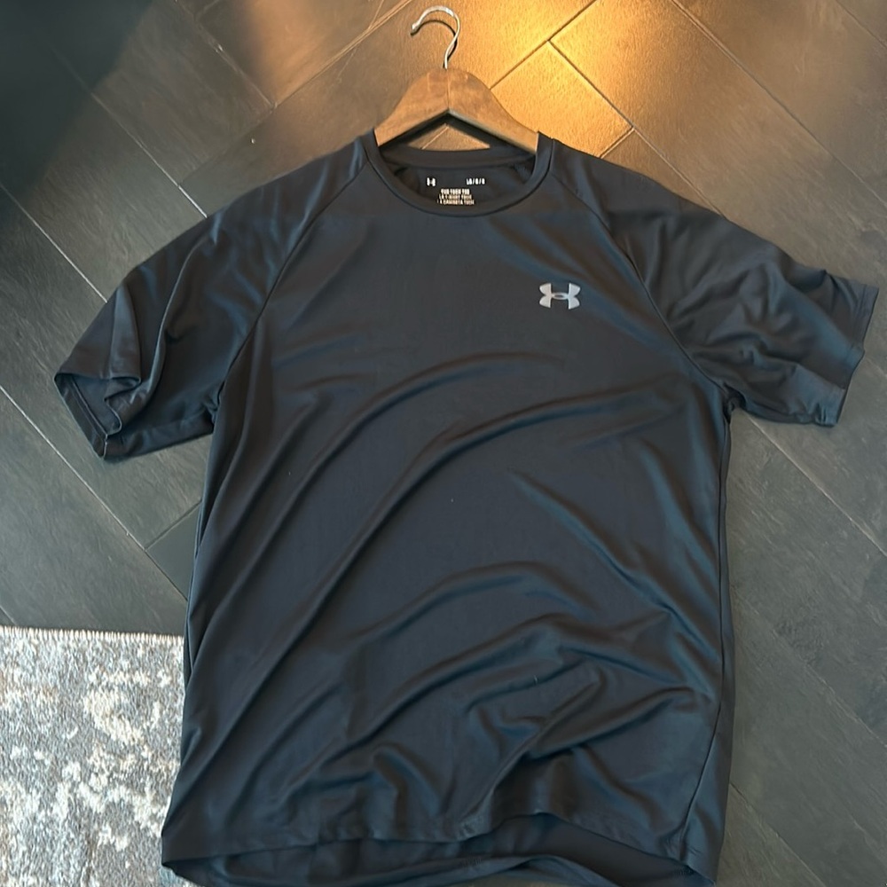 Men’s Under Armour Activewear Shirt (Large)